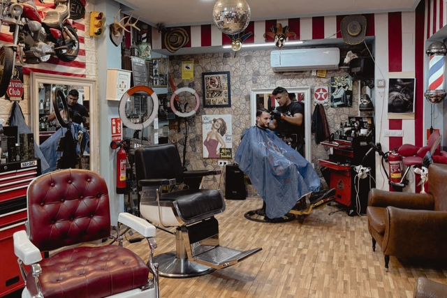 HÉCTOR THE BARBER SHOP